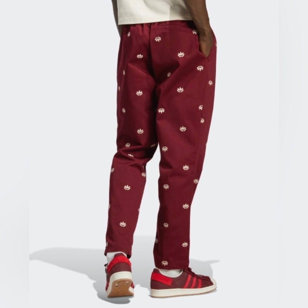 NWT adidas Originals Graphics  Archive Preppy Chino Pants